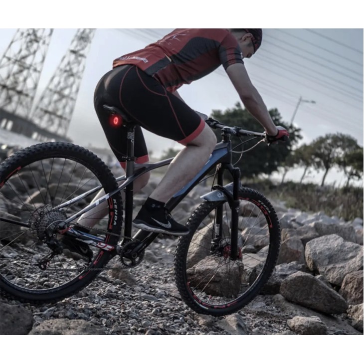 Kerékpár hátsó lámpa, ThinkRider, rögzítése, USB töltés, automatikus be/ki funkció és fékérzékelő