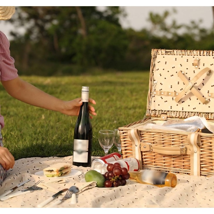 Prémium minőségű fonott piknikkosár 2 fő részére, Willow Weave CF-022, nagy hőszigetelt táska, vízálló takaró, ideális kültéri tevékenységekhez