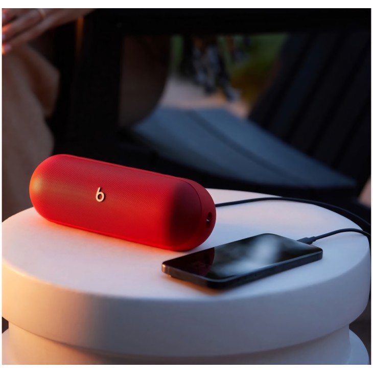 Beats Pill hordozható hangszóró, Bluetooth, sztereó, 24 órás akkumulátor-üzemidő, IP67, piros