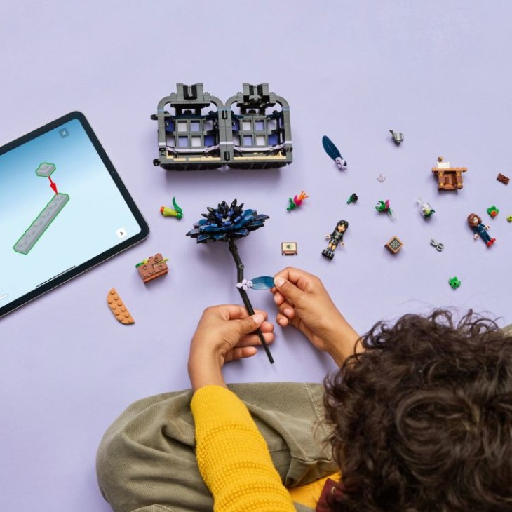 LEGO Szerda, Fekete dáliavirág 76784, 358 darab