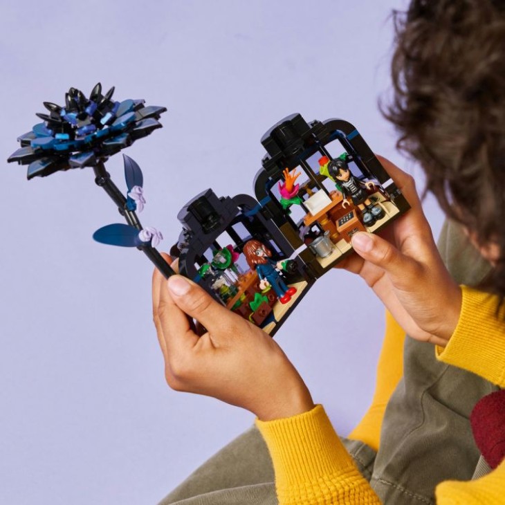 LEGO Szerda, Fekete dáliavirág 76784, 358 darab